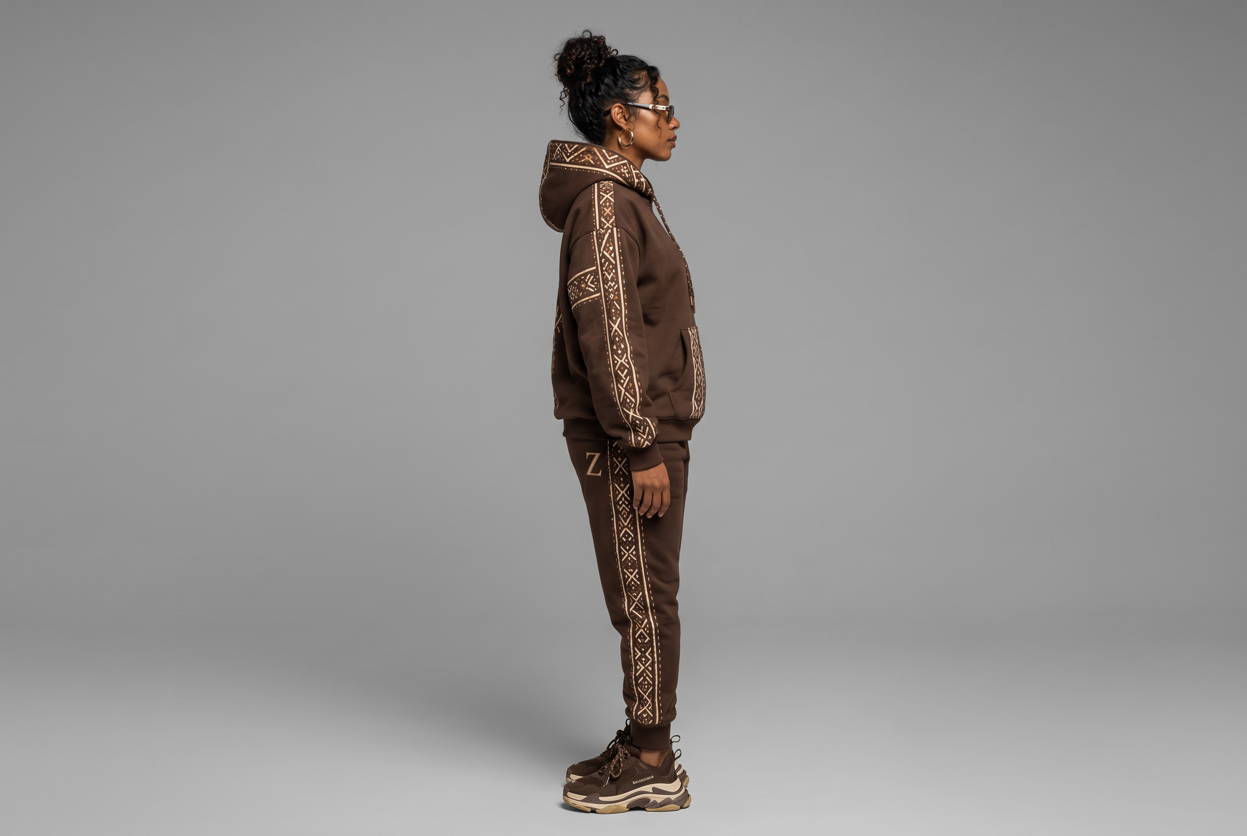 Bogolan Hoodie Set · Cocoa — Women, 03 Right (view 3 of 7). Right profile: waist shaping, pocket line and the house Z mark.