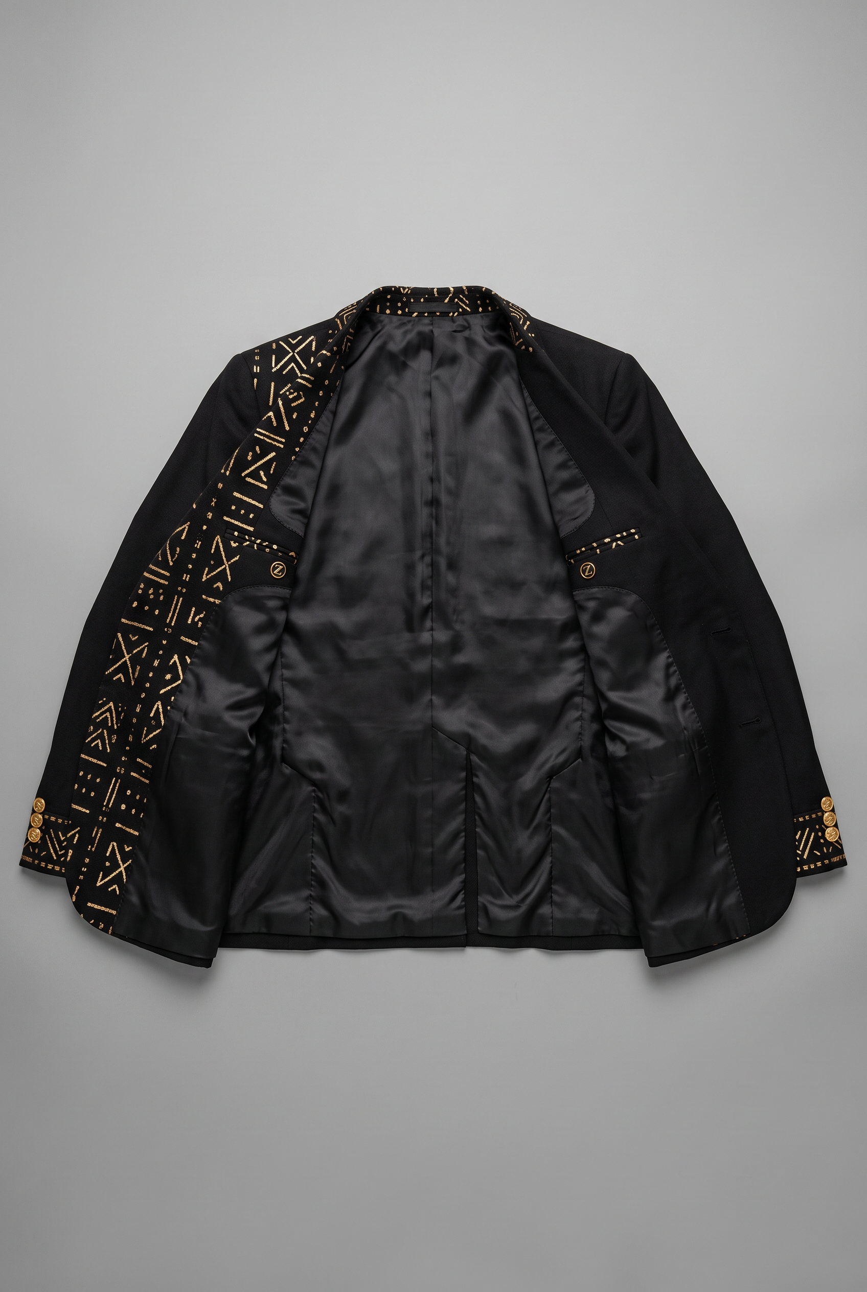Heritage Thread Suit · Mud Black — Men, 05 Interior (view 5 of 7). Interior: lining, facings and the concealed closure.
