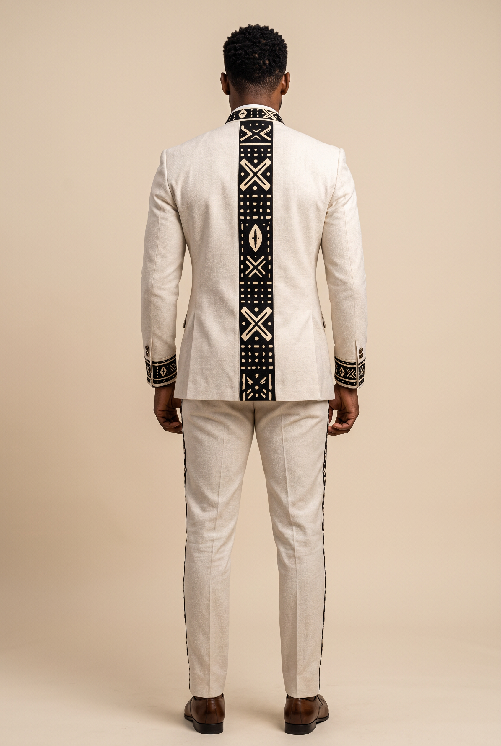 Bogolan Prestige Suit · Ivory Heritage — Men, 04 Back (view 4 of 7). Back view: yoke, centre seam and the hem finish.