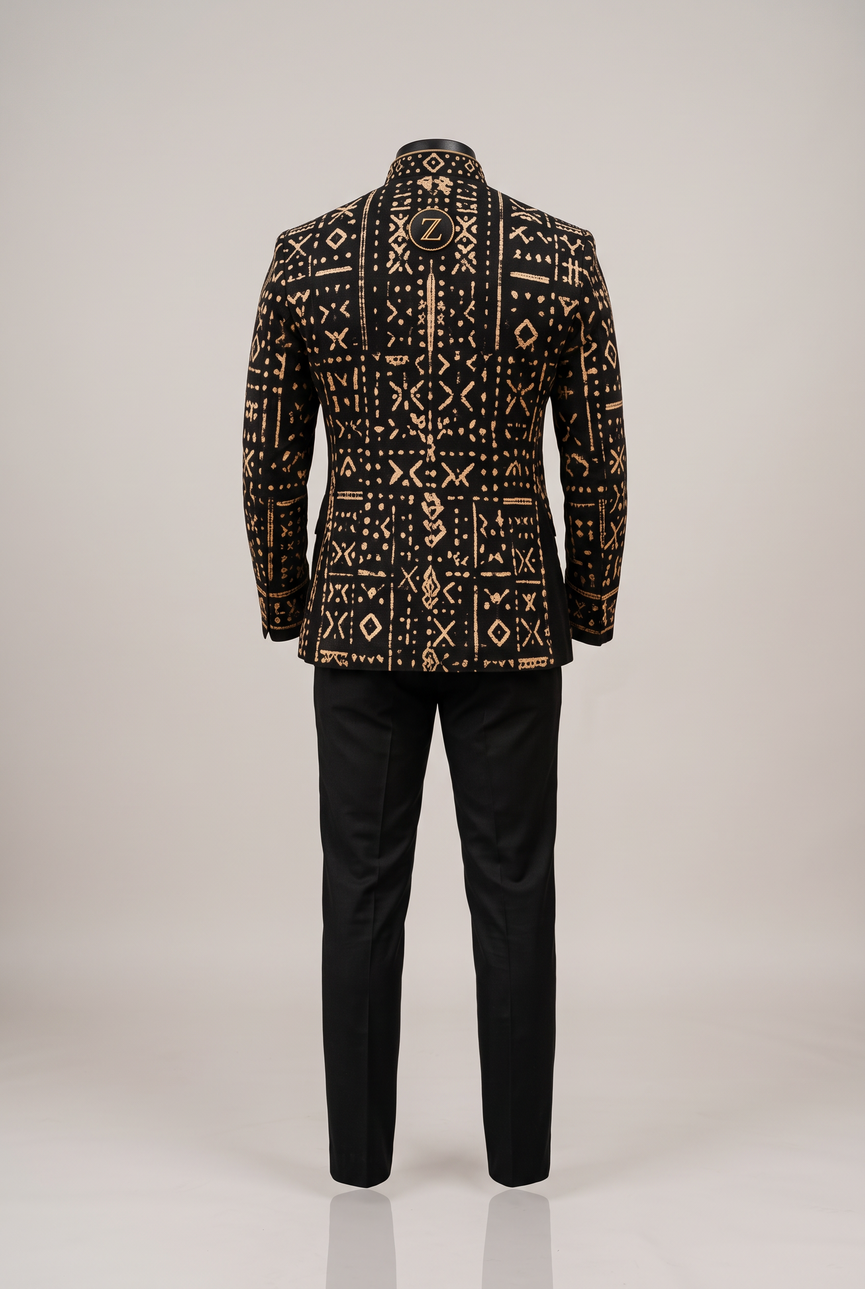 Bogolan Atelier Jacket · Onyx Black — Men, 04 Back (view 4 of 7). Back view: yoke, centre seam and the hem finish.