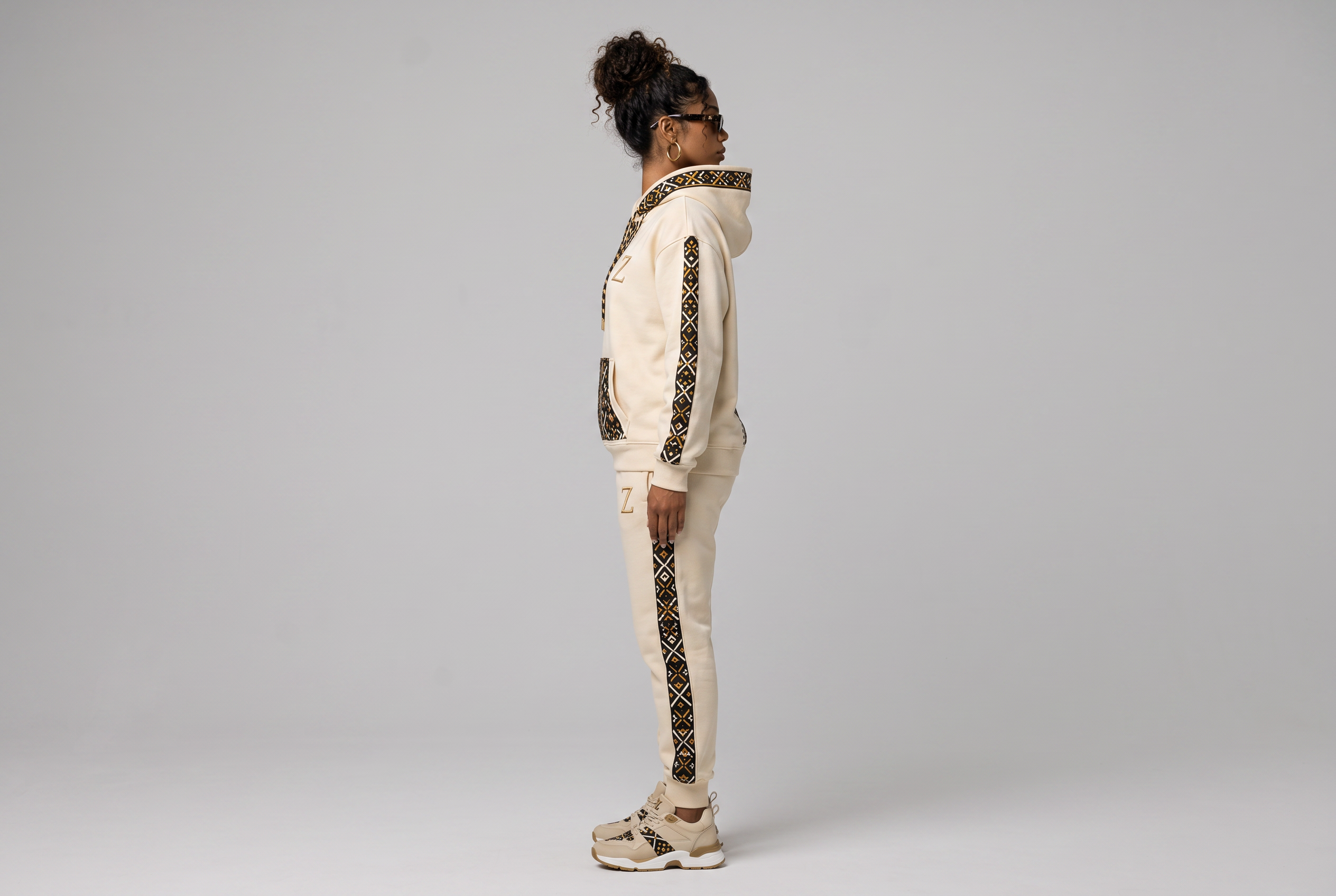 Bogolan Hoodie Set · Pearl Ivory — Women, 03 Right (view 3 of 7). Right profile: waist shaping, pocket line and the house Z mark.