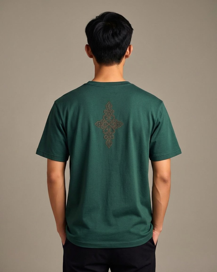 Forest Spirit Tee — Men, 04 Back (view 4 of 7). Back view: yoke, centre seam and the hem finish.