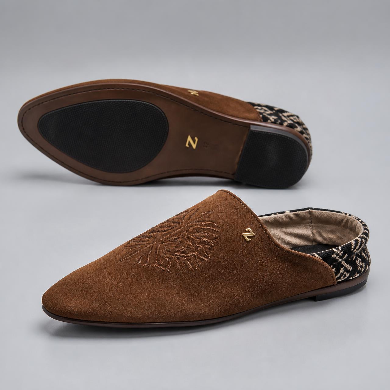 Horizon Suede Babouche — Men — House · Z-Vibe Luxury Slippers™ seven-view specification plate; showing 01 Front, 02 Left, 03 Right, 04 Back, 05 Interior, 06 Inner tags, 07 Fabric detail. — 01 Front, Tobacco / Black Bogolan