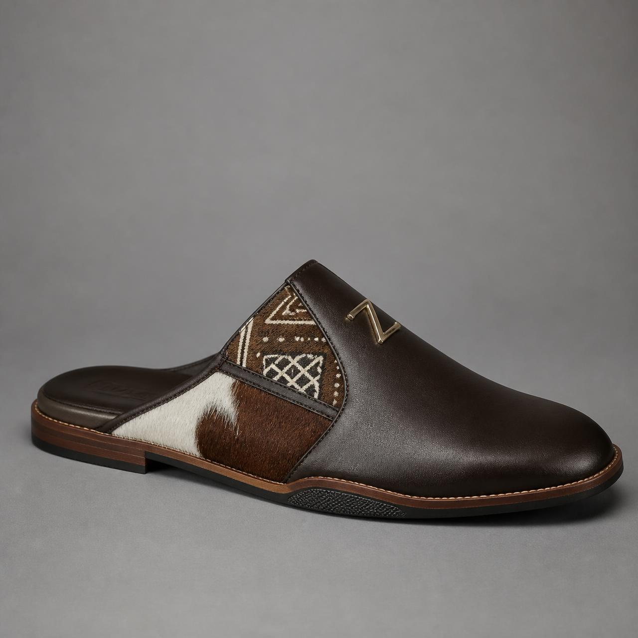 Safari Cowhide Mule — Men — House · Z-Vibe Luxury Slippers™ seven-view specification plate; showing 01 Front, 02 Left, 03 Right, 04 Back, 05 Interior, 06 Inner tags, 07 Fabric detail. — 01 Front, Chocolate / Brown Bogolan