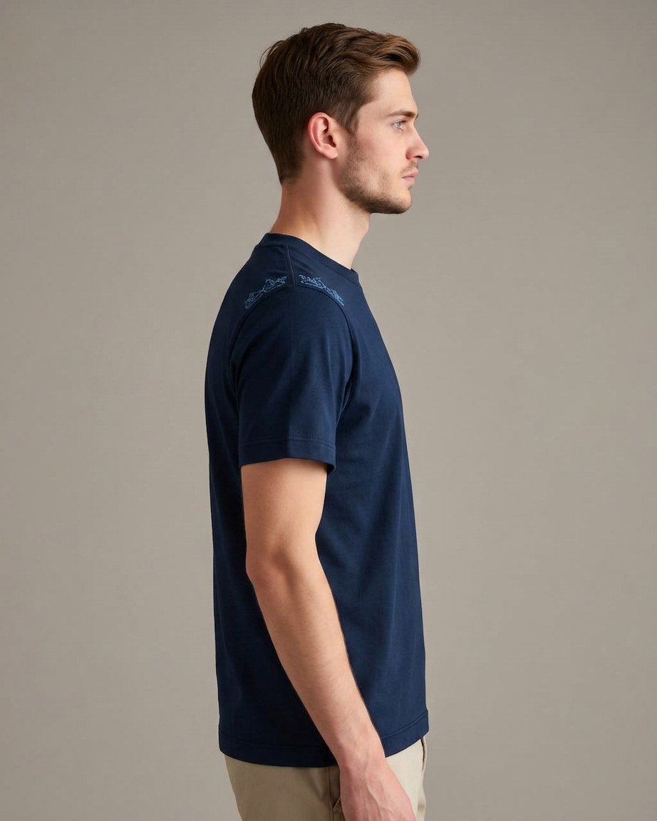 Navy Prestige Tee — Men, 03 Right (view 3 of 7). Right profile: waist shaping, pocket line and the house Z mark.